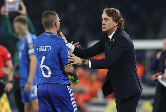 Marco Verratti e Roberto Mancini: l'Italia pronta per la semifinale con la Spagna (foto Lapresse) Marco Verratti e Roberto Mancini: l'Italia pronta per la semifinale con la Spagna (foto Lapresse)
