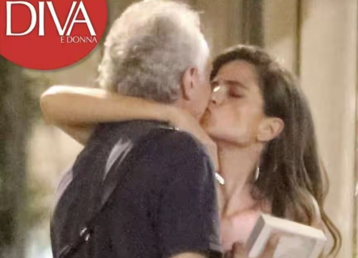 Marco Travaglio e Veronica Gentili si baciano. Foto di diva e donna Marco Travaglio e Veronica Gentili si baciano. Foto di diva e donna