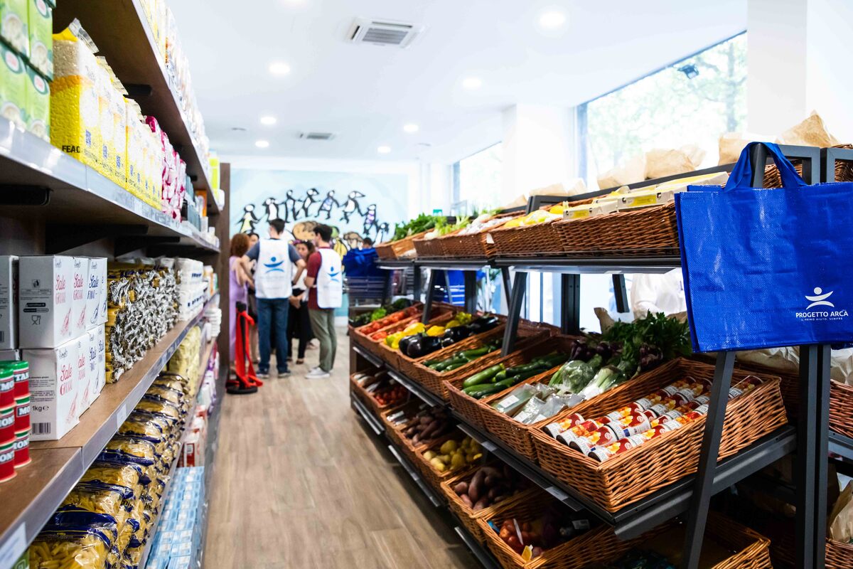 JTI: a Milano il nuovo market solidale di Progetto Arca