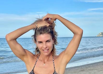 Martina Colombari, bikini mozzafiato. "40enni mute". A Diletta Leotta rivela..