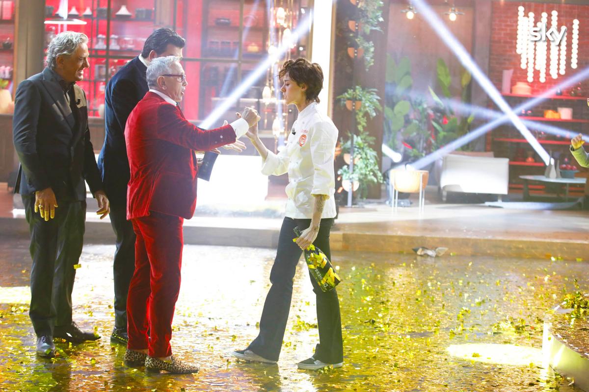 Eleonora Riso vincitrice di Masterchef 13 con i giudici Antonino Cannavacciuolo, Bruno Barbieri e Andrea Locatelli Eleonora Riso vincitrice di Masterchef 13 con i giudici Antonino Cannavacciuolo, Bruno Barbieri e Andrea Locatelli