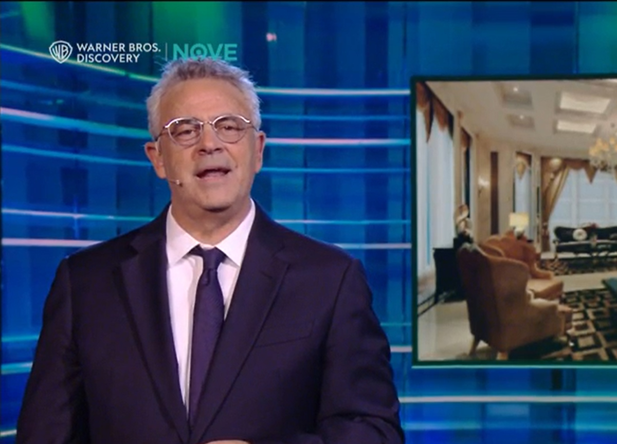 Maurizio Crozza imita Enrico Mentana Maurizio Crozza imita Enrico Mentana