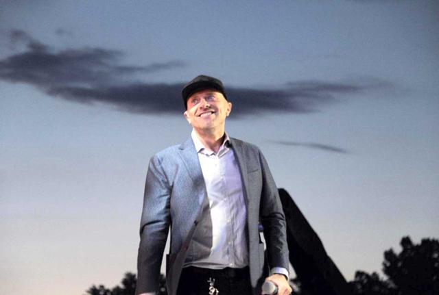 Max Pezzali, conti record per la sua società. Incassati 6,4 milioni di euro in un anno. E l'utile non è da meno...