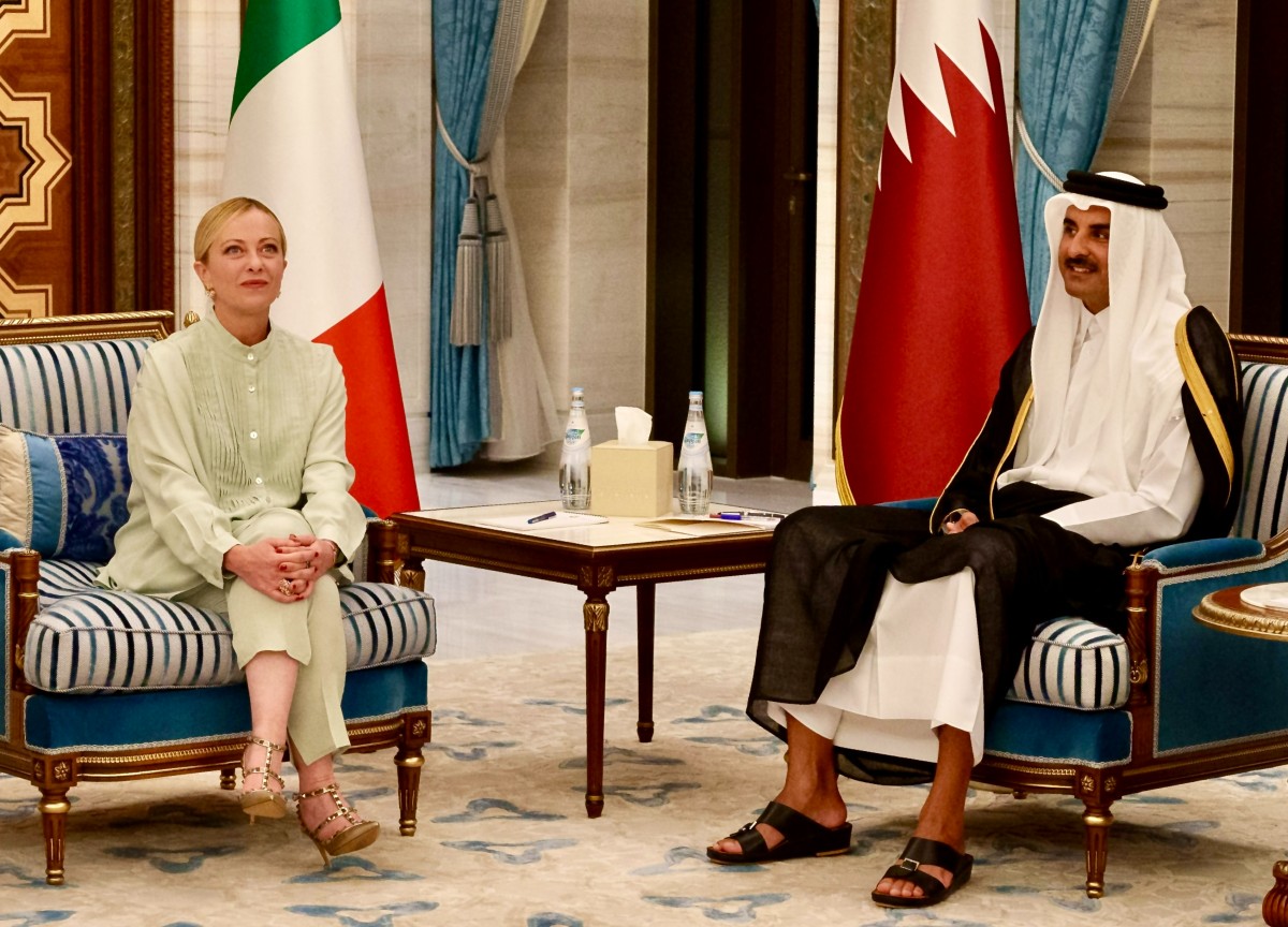 Giorgia Meloni con l'emiro del Qatar, Tamim bin Hamad al Thani Giorgia Meloni con l'emiro del Qatar, Tamim bin Hamad al Thani