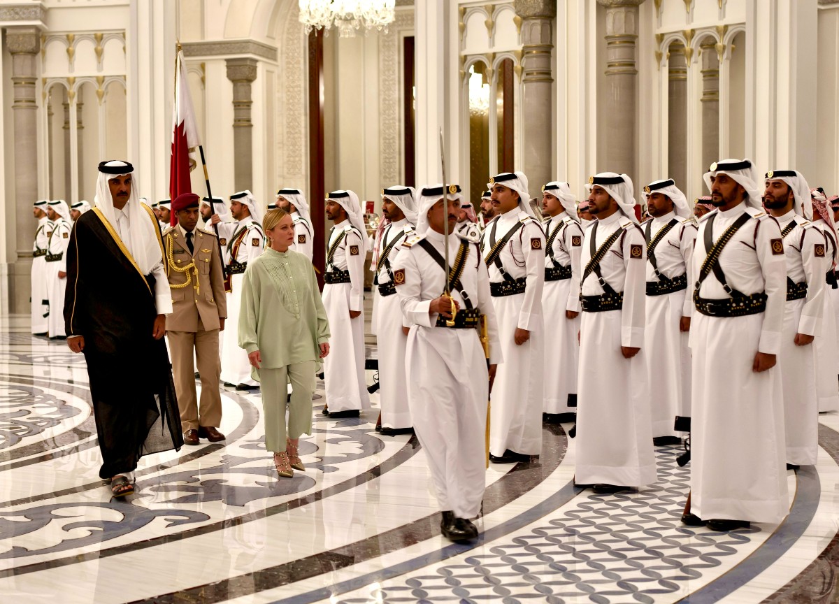 Giorgia Meloni con l'emiro del Qatar, Tamim bin Hamad al Thani Giorgia Meloni con l'emiro del Qatar, Tamim bin Hamad al Thani