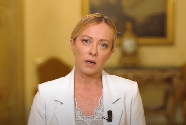 Meloni: "Per fermare gli arrivi di migranti serve una missione navale della Ue" Meloni: "Per fermare gli arrivi di migranti serve una missione navale della Ue"