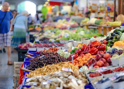 Santarcangelo: vende la frutta e la espone a terra, multa da 6.000 euro