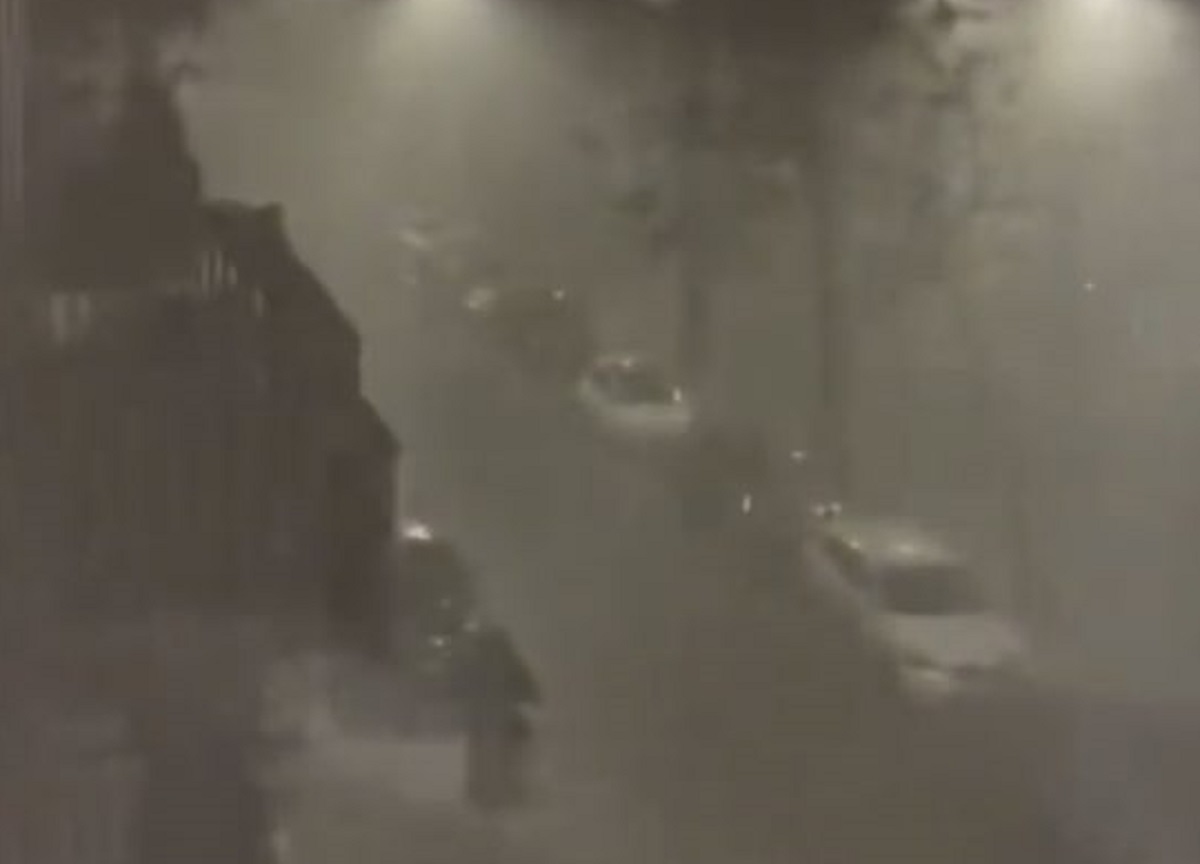 Violento nubifragio a Milano (foto via Twitter) Violento nubifragio a Milano (foto via Twitter)