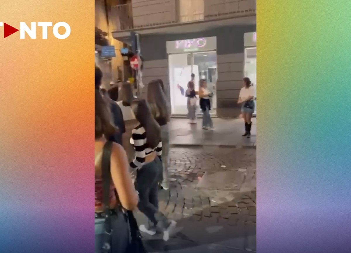 Napoli quindicenne spara in galleria