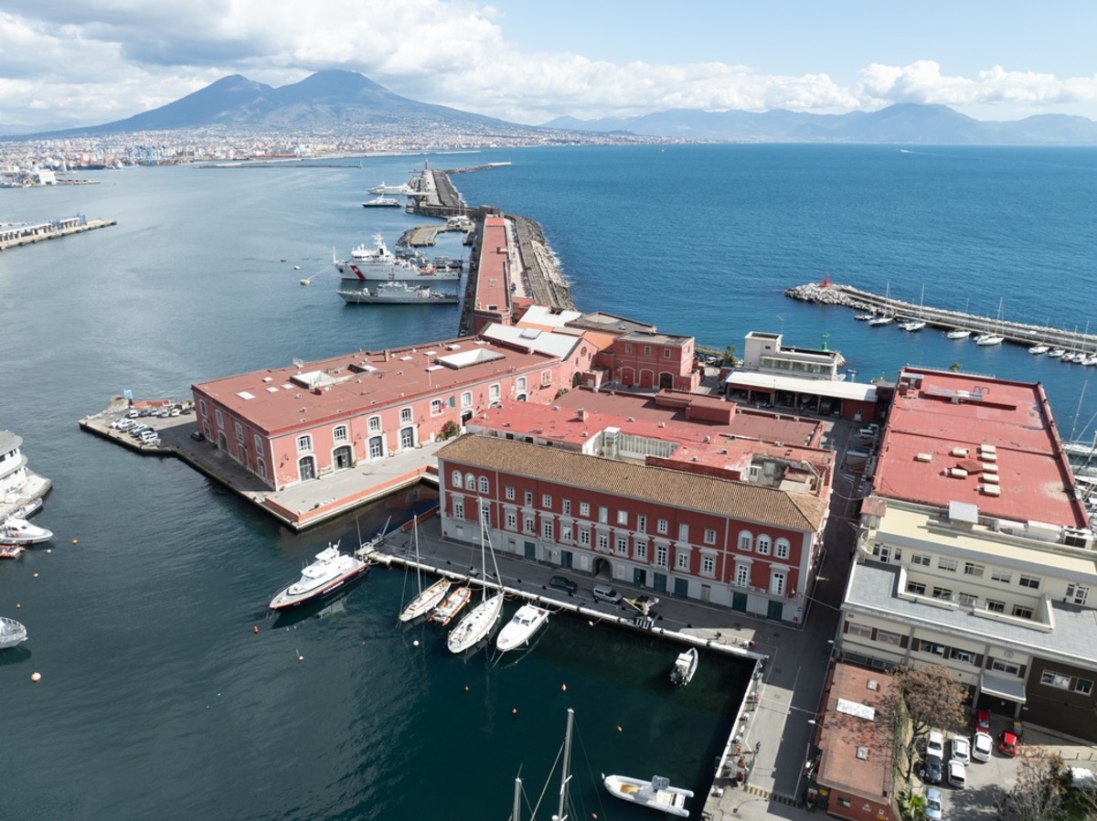 Napoli, Base navale (foto Giovanni Formosa) Napoli, Base navale (foto Giovanni Formosa)