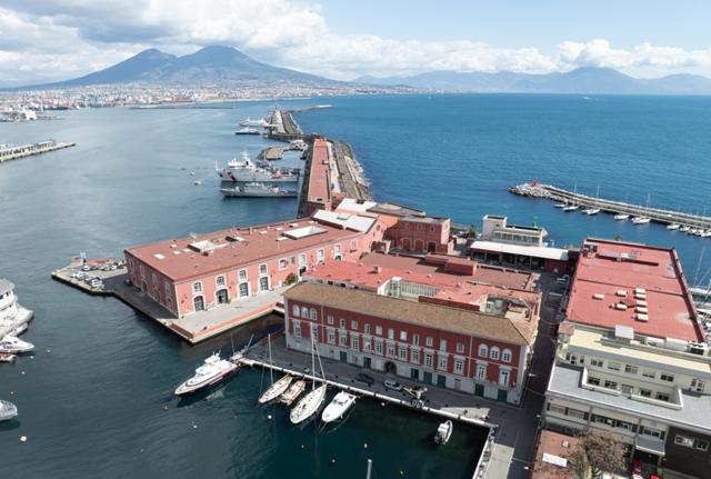 Napoli, Base navale (foto Giovanni Formosa) Napoli, Base navale (foto Giovanni Formosa)