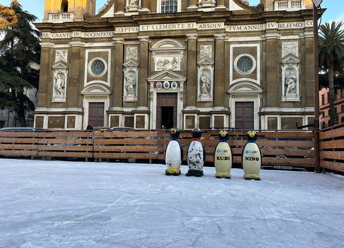 La pista di pattinaggio di piazza San Pietro La pista di pattinaggio di piazza San Pietro