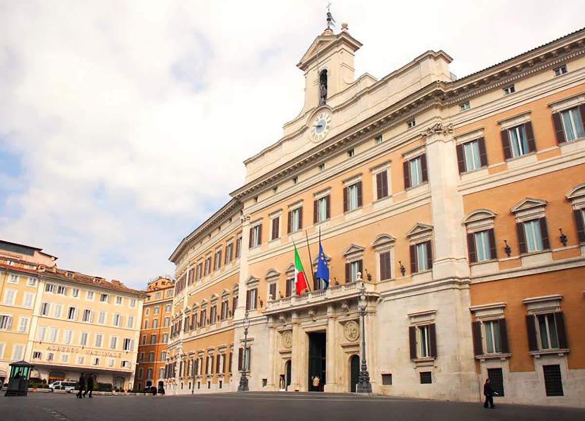 Palazzo Montecitorio, sede del Parlamento della Repubblica italiana. Palazzo Montecitorio, sede del Parlamento della Repubblica italiana.