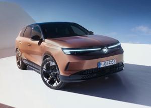 Opel Grandland 2024, rivoluziona il concetto di SUV