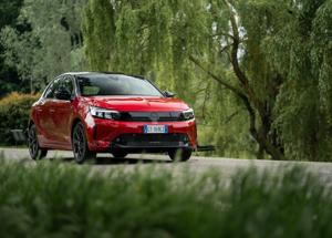 Opel Corsa Hybrid: rivoluzione elettrica a 48 Volt