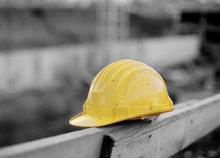 Nuova tragedia sul lavoro, operaio cade da un ponteggio nel Modenese. Inutili i soccorsi Nuova tragedia sul lavoro, operaio cade da un ponteggio nel Modenese. Inutili i soccorsi