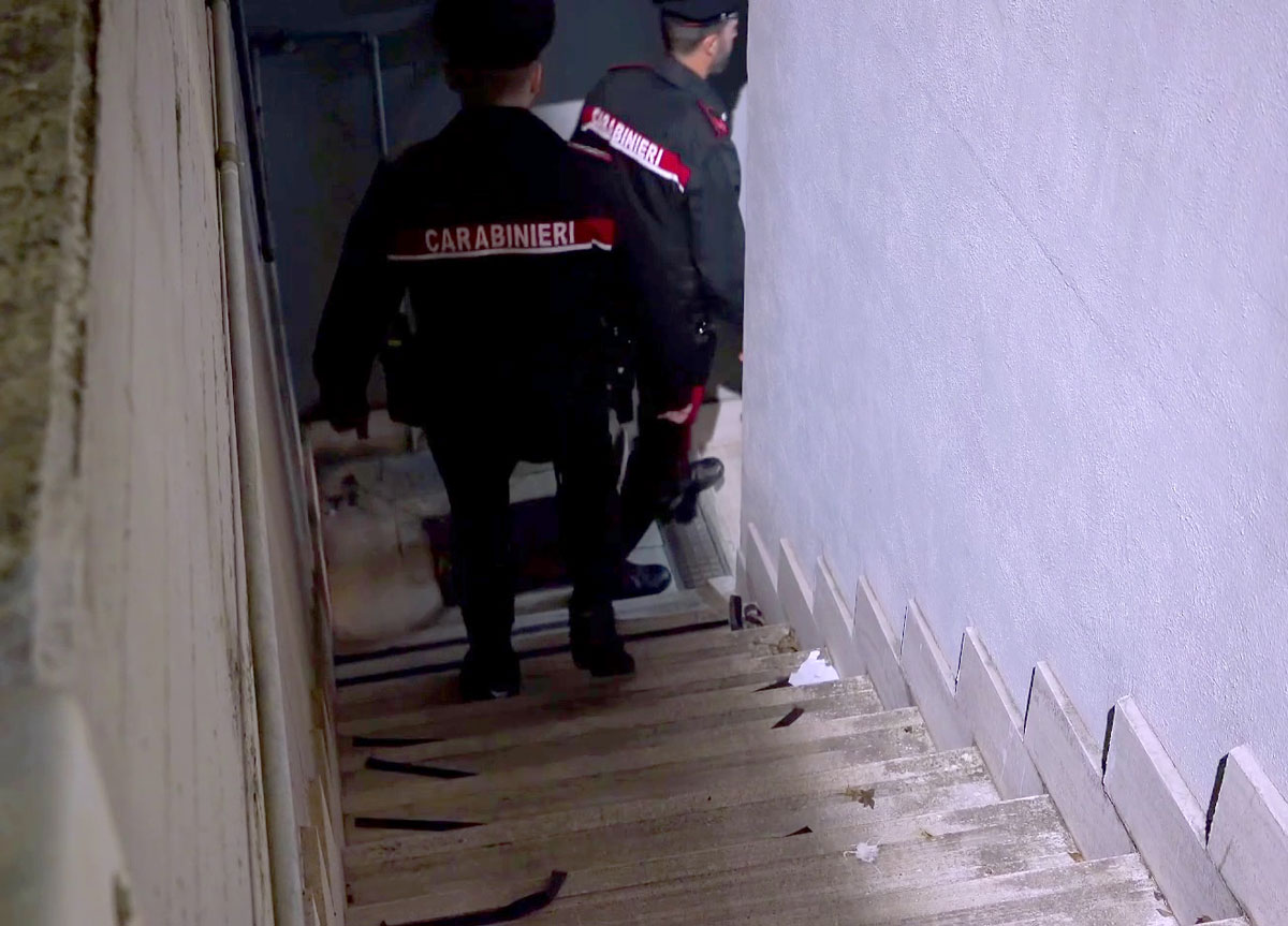 Ostia carabinieri arrestano re delle case abusive Ostia carabinieri arrestano re delle case abusive