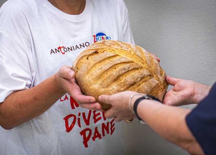 Roma, i frati distribuiscono il pane in strada: l'iniziativa di solidarietà