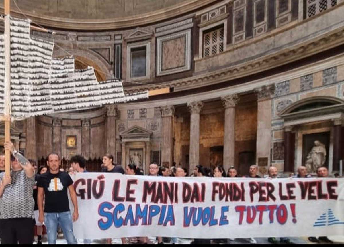 Il Pantheon occupato dal comitato Vele di Scampia
