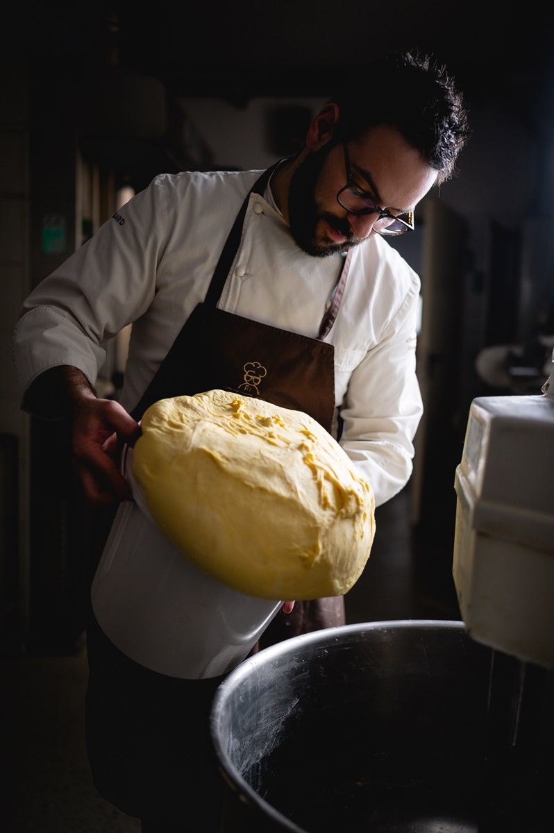 Un momento della preparazione del panettone di Pasquale Tozzi Un momento della preparazione del panettone di Pasquale Tozzi