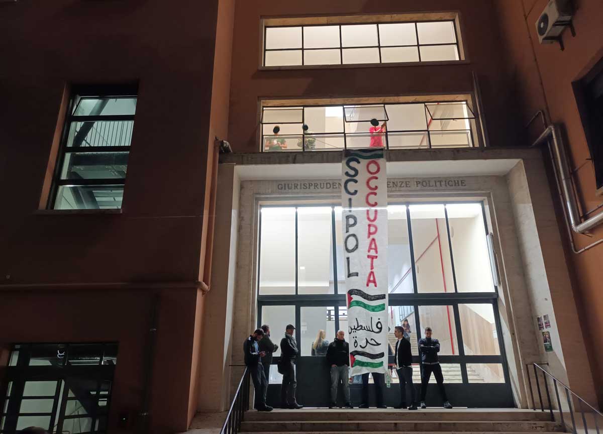 Occupazione a Scienze Politiche La Sapienza Occupazione a Scienze Politiche La Sapienza