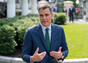 Sanchez, debole in patria, vuole sostituire Macron nel ruolo di anti-Meloni in Europa. Ma la Spagna non è con lui di Vincenzo Caccioppoli
