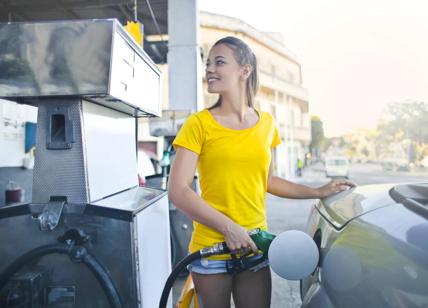 I carburanti ritornano a correre: benzina oltre i due euro al litro