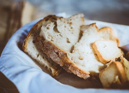 Perché al ristorante portano subito il pane? La neuroscienza svela il trucco
