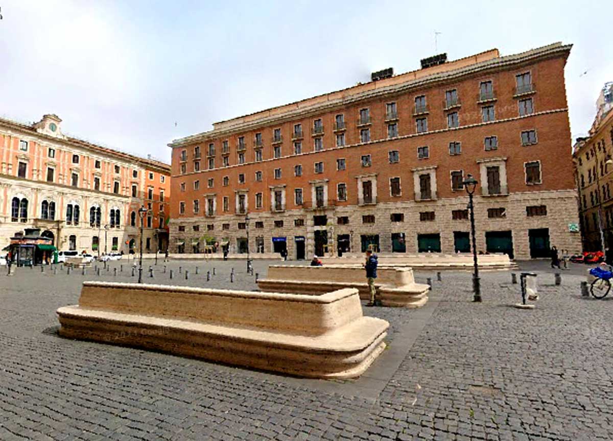 L'hotel di Bill Gates a piazza San Silvestro L'hotel di Bill Gates a piazza San Silvestro