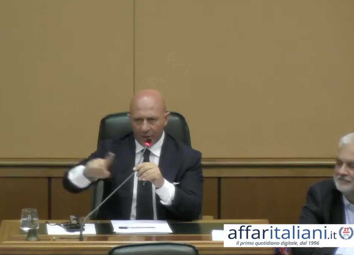 La sequenza delle minacce di Pino Cangemi al Coonsiglio regionale del Lazio La sequenza delle minacce di Pino Cangemi al Coonsiglio regionale del Lazio