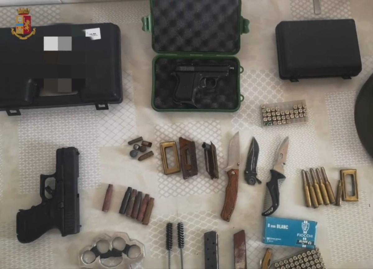 Video e comunicato Stampa Polizia Postale, materiale confiscato