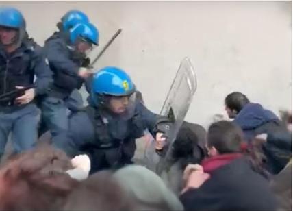 Sondaggi, quasi due italiani su tre stanno con le forze dell'ordine