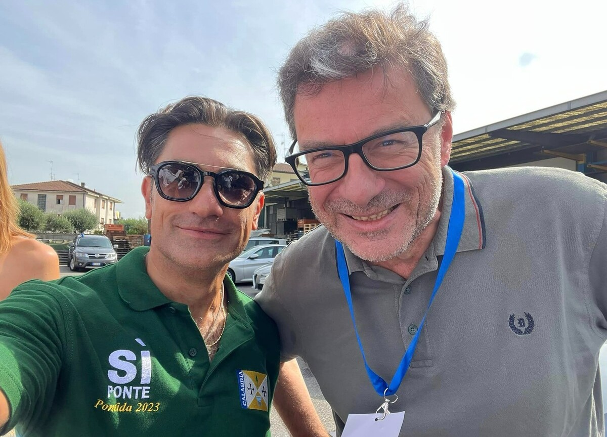 Foto di Pontida pubblicata sulla pagina Facebook di Domenico Furgiuele, Vice capogruppo Lega - Segretario IX Commissione -(TRASPORTI, POSTE E TELECOMUNICAZIONI) Foto di Pontida pubblicata sulla pagina Facebook di Domenico Furgiuele, Vice capogruppo Lega - Segretario IX Commissione -(TRASPORTI, POSTE E TELECOMUNICAZIONI)