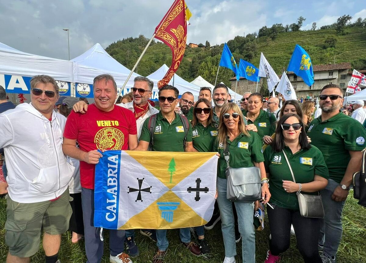 Foto di Pontida pubblicata sulla pagina Facebook di Domenico Furgiuele, Vice capogruppo Lega - Segretario IX Commissione -(TRASPORTI, POSTE E TELECOMUNICAZIONI) Foto di Pontida pubblicata sulla pagina Facebook di Domenico Furgiuele, Vice capogruppo Lega - Segretario IX Commissione -(TRASPORTI, POSTE E TELECOMUNICAZIONI)
