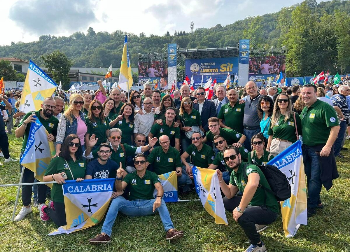 Foto di Pontida pubblicata sulla pagina Facebook di Domenico Furgiuele, Vice capogruppo Lega - Segretario IX Commissione -(TRASPORTI, POSTE E TELECOMUNICAZIONI) Foto di Pontida pubblicata sulla pagina Facebook di Domenico Furgiuele, Vice capogruppo Lega - Segretario IX Commissione -(TRASPORTI, POSTE E TELECOMUNICAZIONI)