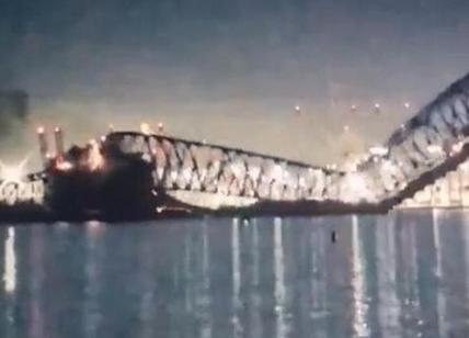 Nave cargo travolge un pilone: crolla un ponte a Baltimora. Persone in acqua