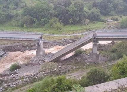 Tragedia sfiorata, crolla ponte sulla Sila-Mare: strada chiusa poco prima
