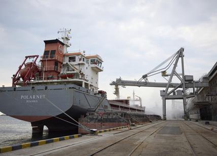 La Russia bombarda il porto di Odessa: "Rappresaglia per l’attacco in Crimea"