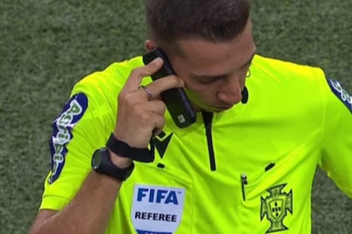 portogallo arbitro var cellulare rigore