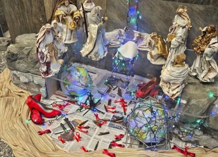 Milano, Natale di lutto in Rai: nel Presepe scarpette rosse e armi. FOTO