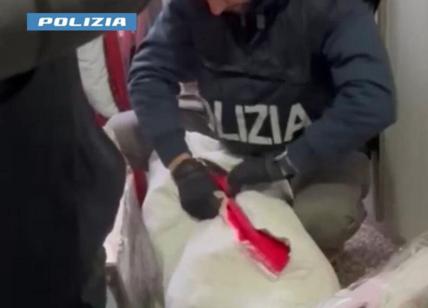 Droga, 570 chili di hashish e 2 di cocaina: due arresti a Milano