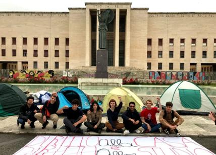 Caro affitti, la protesta degli studenti, dopo Milano, dilaga a Roma