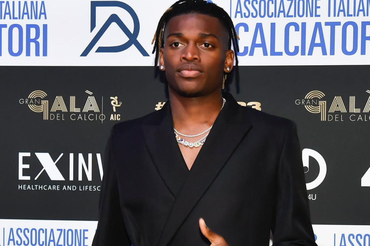 Rafael Leao, look alla moda al Galà del calcio Aic (foto Lapresse) Rafael Leao, look alla moda al Galà del calcio Aic (foto Lapresse)