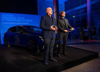 Renault: i concessionari italiani festeggiano l'arrivo Clio E-Tech full hybrid