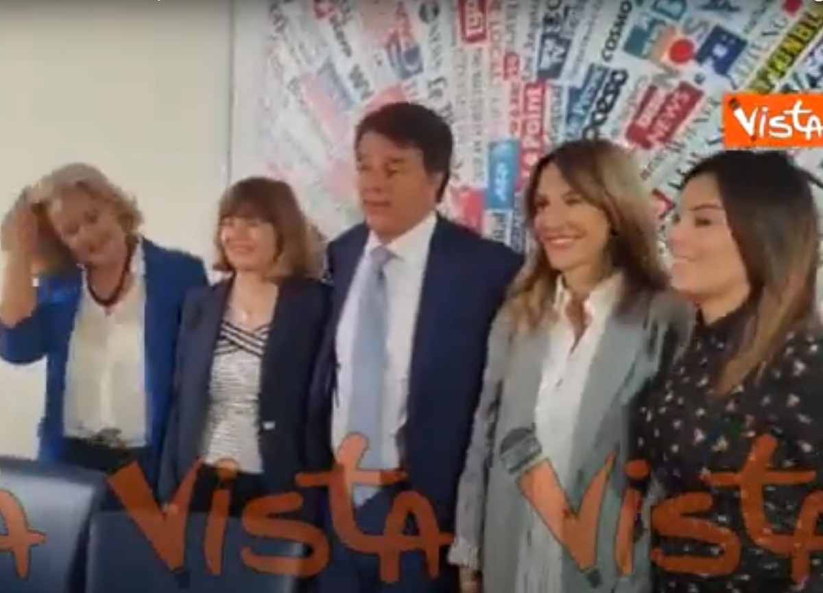 Renzi presenta le neoiscritte a Italia Viva e scherza: "Faremo le quote azzurre"
