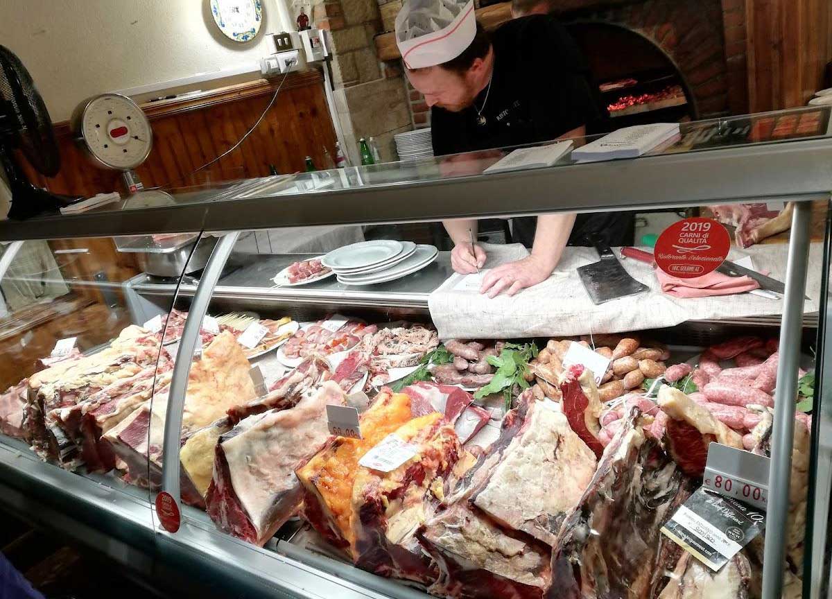 Il banco carne del ristorante Rubbagalline Il banco carne del ristorante Rubbagalline