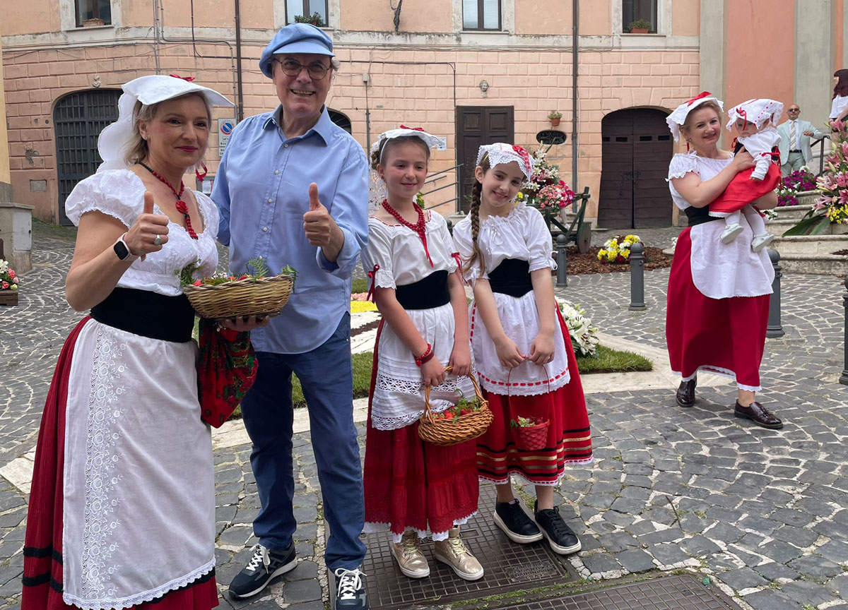 La Sagra delle fragole a Nemi con Luca Sardella La Sagra delle fragole a Nemi con Luca Sardella