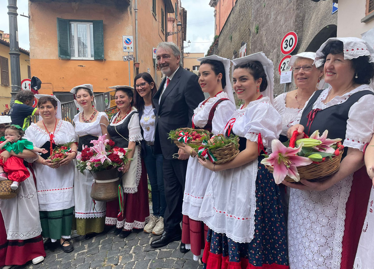 La Sagra delle fragole a Nemi con Francesco Rocca La Sagra delle fragole a Nemi con Francesco Rocca