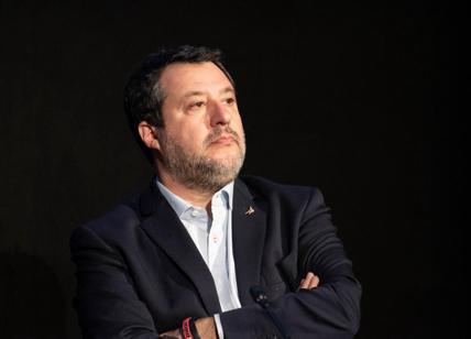 Lega, esce il libro di Salvini: "Controvento", dedica a Maroni e Bossi