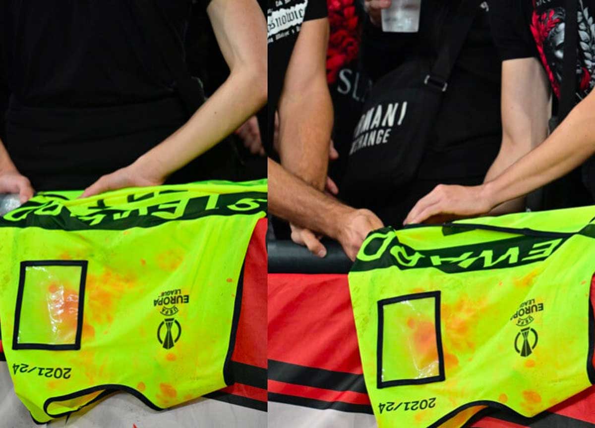 Le pettorine degli steward sporche di sangue Le pettorine degli steward sporche di sangue